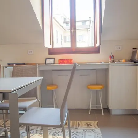 Plum Guide - Kitty Hawk Apartment Milan